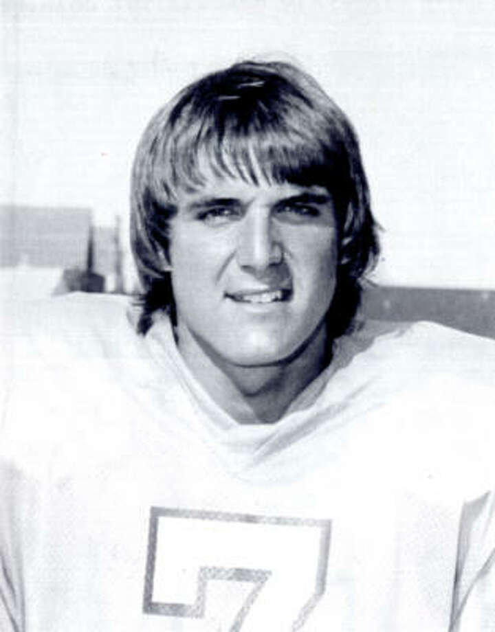 <b>Dan Pastorini</b> played quarterback for the Oilers from 1971-83. - 920x920