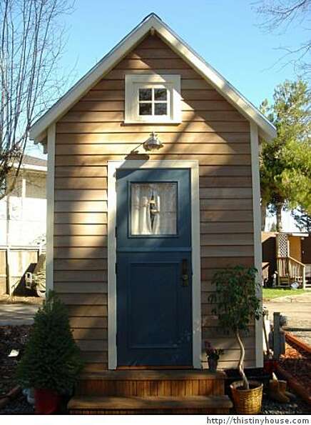 This tiny house is for sale on Craigslist for 29,500 ...