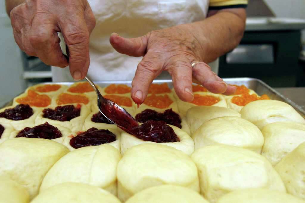 How do you make kolache dough?