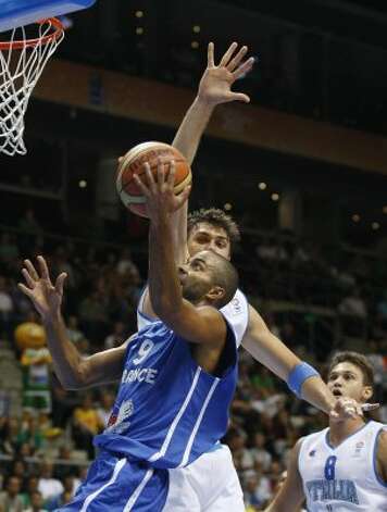 Andrea Bargnani, back, from Italy tries to block Tony Parker, front, from France during the EuroBasket European Basketball Championship Group B match in Siauliai, Lithuania, Sunday, Sept. 4, 2011.x (Petr David Josek / Associated Press) / SA