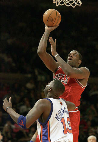 The Chicago Bulls' Eddy Curry (2) goes up past the New York Knicks' Nazr Mohammed (13) during the first half of play on Monday, Jan. 17, 2005 at New York's Madison Square Garden. The Bulls beat the Knicks 88-86. (Michael Kim / Associated Press) Photo: MICHAEL KIM, AP / AP