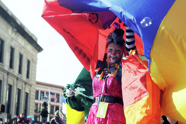 Cirque-tacular clown Emily Season performs during the UBS Parade Spectacular in Stamford, Conn., Nov. 18, 2012. Photo: Keelin Daly / Stamford Advocate Freelance