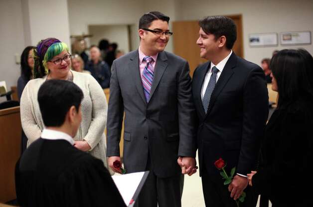 Same-sex weddings begin in Washington State - seattlepi.