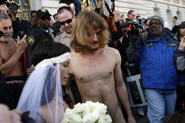 S.F. couple pulls off their nude wedding - SFGate
