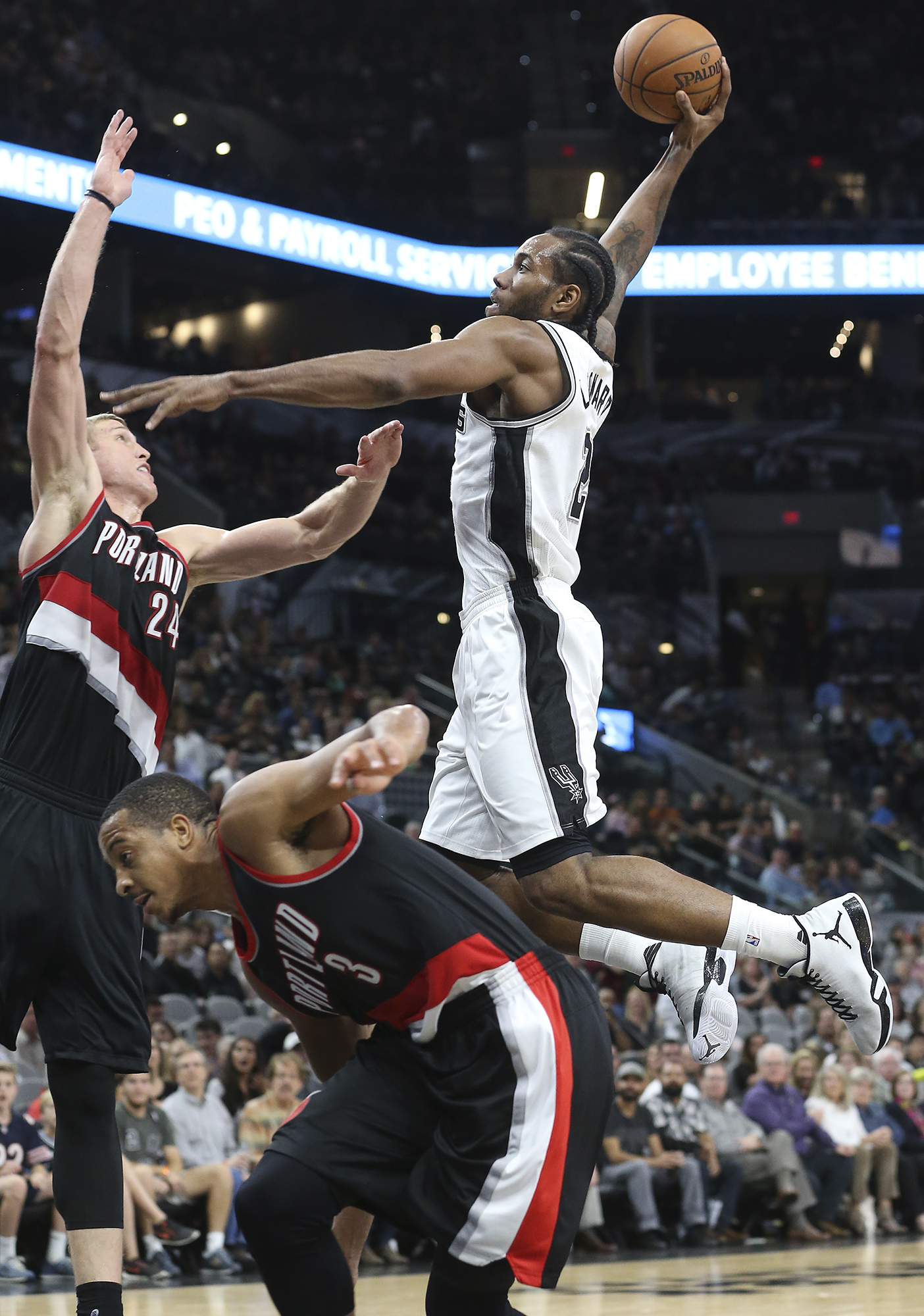 Kawhi Leonard dominating NBA poll of best 'poster' dunks - San Antonio Express-News