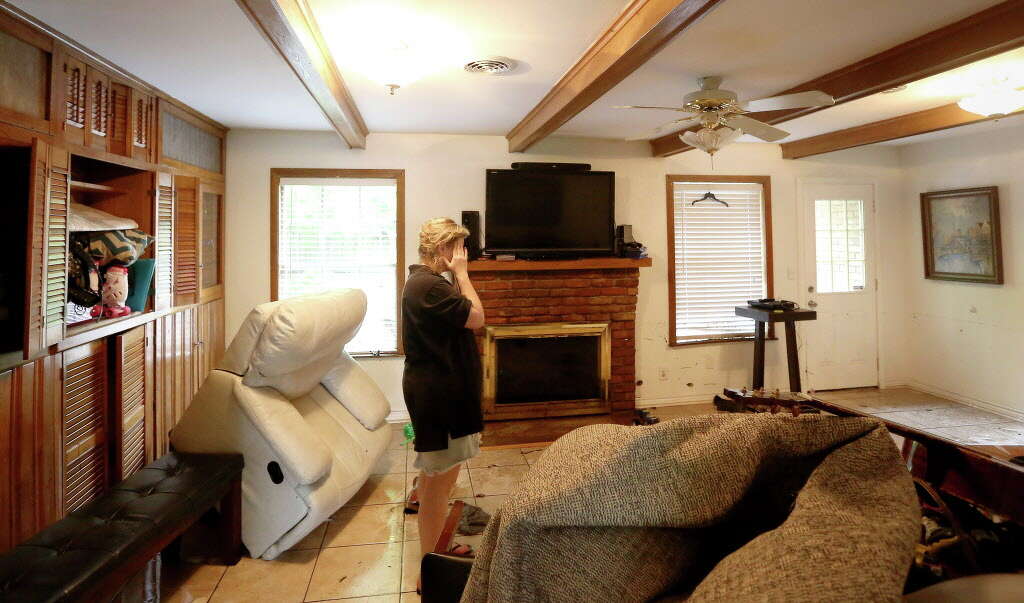 Kelly Gorrell, who moved into her Meyerland home in January, reacts while seeing it for the first time, Monday, April 18, 2016, in Houston. Photo: Jon Shapley, Houston Chronicle / © 2015  Houston Chronicle