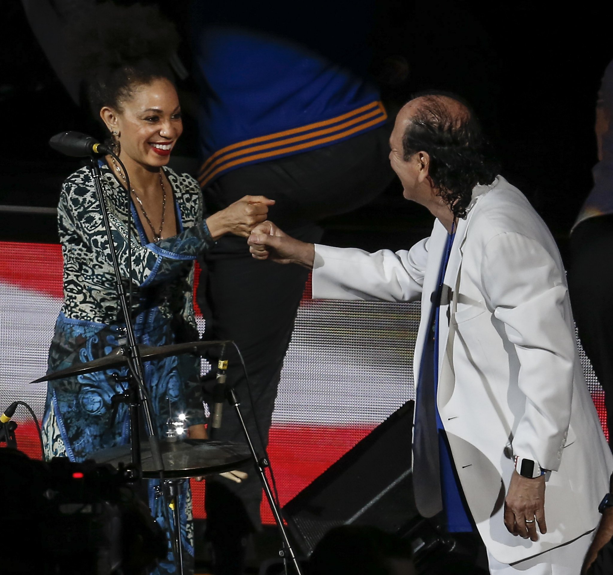Carlos Santana, wife Cindy Blackman have a Warriors anthem to 'die' for