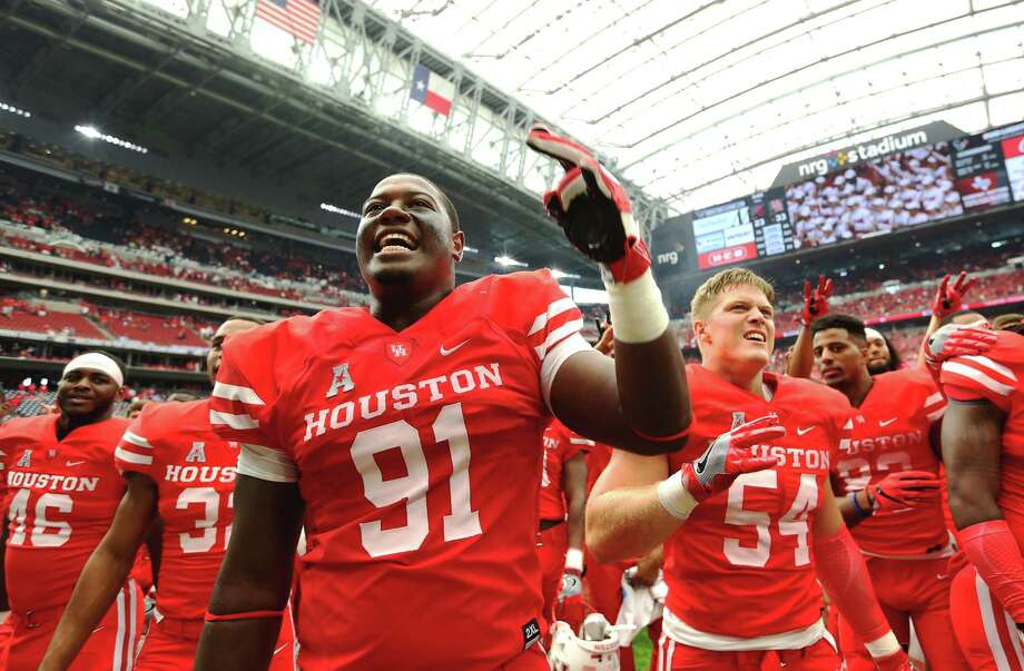 UH moved into the top 10 in the coaches' poll after its win over No. 3 Oklahoma on Saturday. Photo: Yi-Chin Lee, Houston Chronicle / © 2015  Houston Chronicle