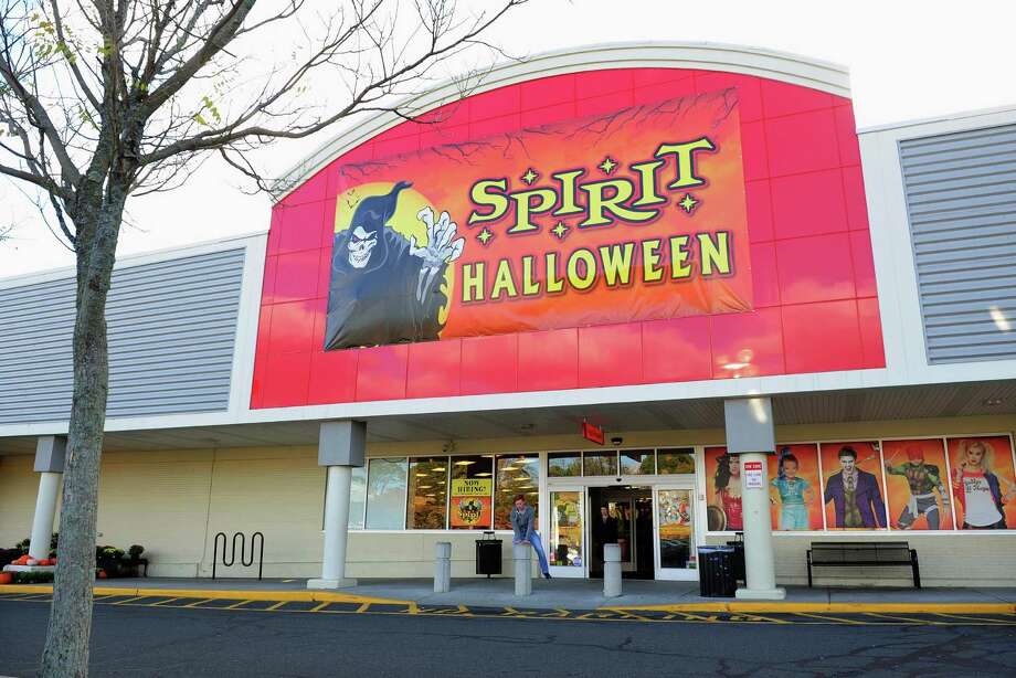 spirit halloween store