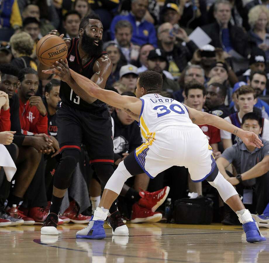 James Harden (13) draws the foul on Stephen Curry (30) during the first half as the Golden State Warriors played the Houston Rockets at Oracle Arena in Oakland, Calif., on Thursday, December 1, 2016. Photo: Carlos Avila Gonzalez, The Chronicle