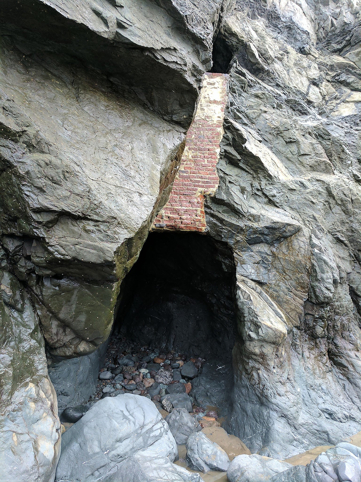 King tides aid exploration of SF's hidden old coal mine - SFGate1536 x 2048