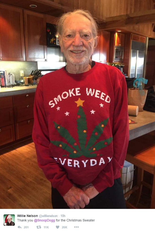 Willie Nelson shows off his Christmas gift from Snoop Dogg - mySanAntonio.com