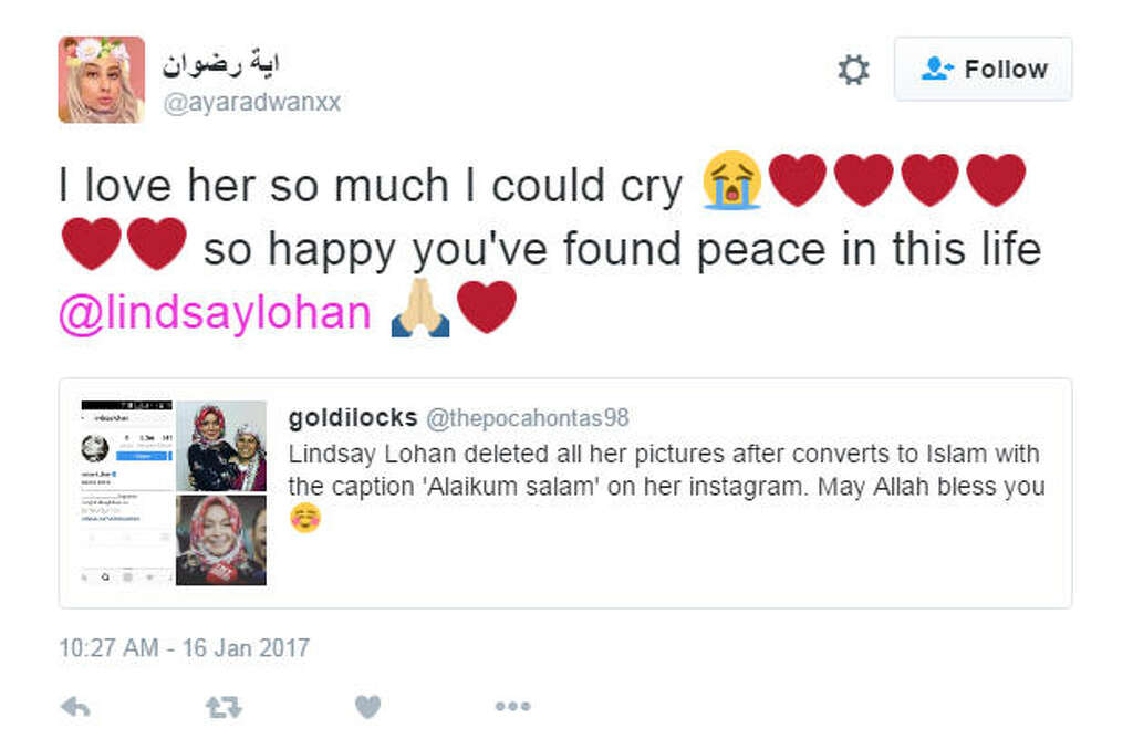 Lindsay Lohan just deleted her Instagram and Twitter posts and quoted the Islamic greeting "Alakum salam," meaning "Peace be unto you," in her bio. Some fans are saying that she's converted to Islam after recently being seen in a headscarf given to her during her time in Turkey.
</p><p>Source: Twitter Photo: Twitter