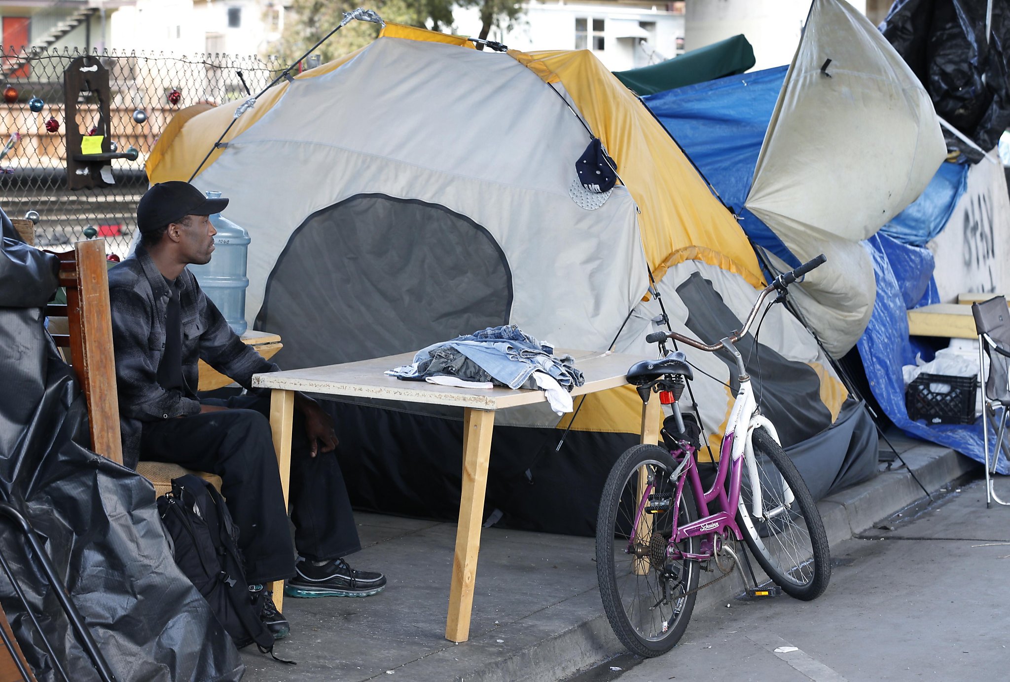 Oakland's latest fire hazard: homeless camps - San Francisco Chronicle