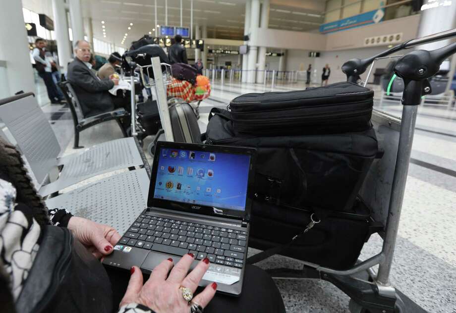 European Union demands talks with United States  over possible airline laptop ban