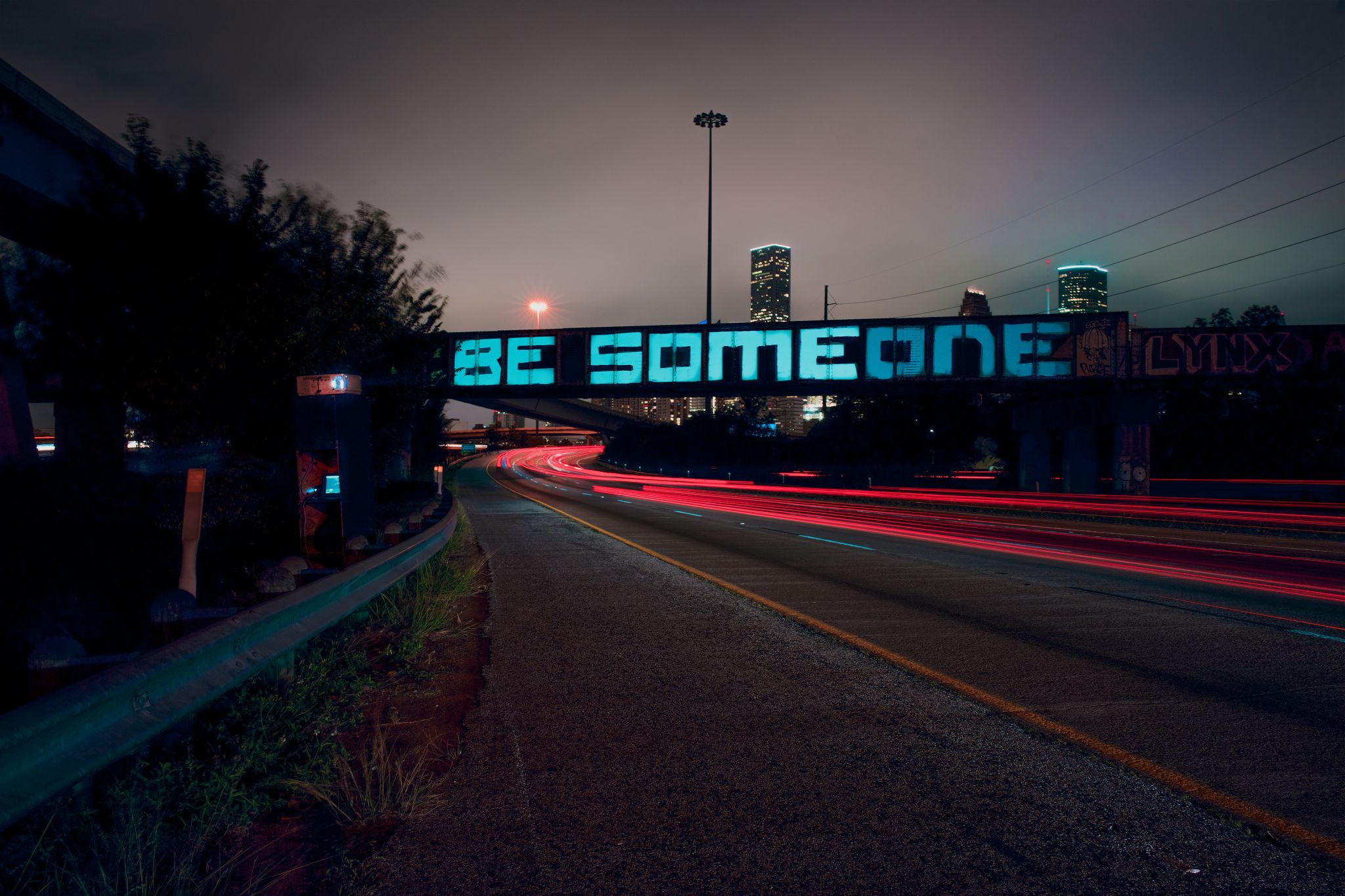 Houston's "BE SOMEONE" graffiti turned into stunning light show