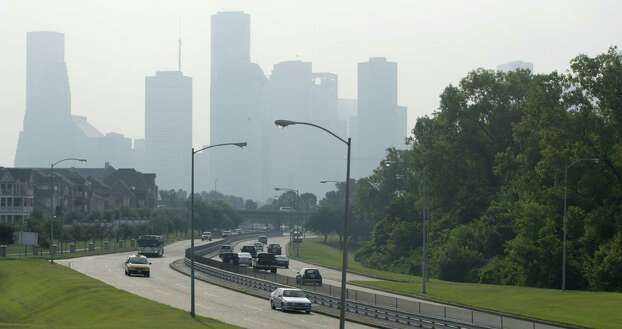 Smog shrouds downtown Houston, 08/26/03, while morning traffic traverses Memorial Drive. (Buster Dean / Chronicle) Photo: Buster Dean, Staff / Houston Chronicle