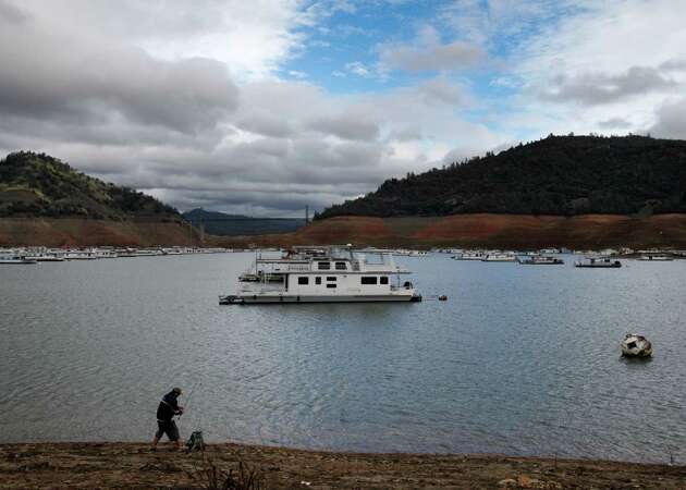 See how empty Lake Oroville was during the drought compared to its current dam crisis