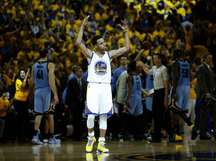 Golden State Warriors' Stephen Curry celebrates in 4th quarter of 98-78 win over Memphis Grizzlies during Game 5 of NBA Playoffs' Western Conference Semifinals at Oracle Arena in Oakland, Calif., on Wednesday, May 13, 2015. Photo: Scott Strazzante, The Chronicle