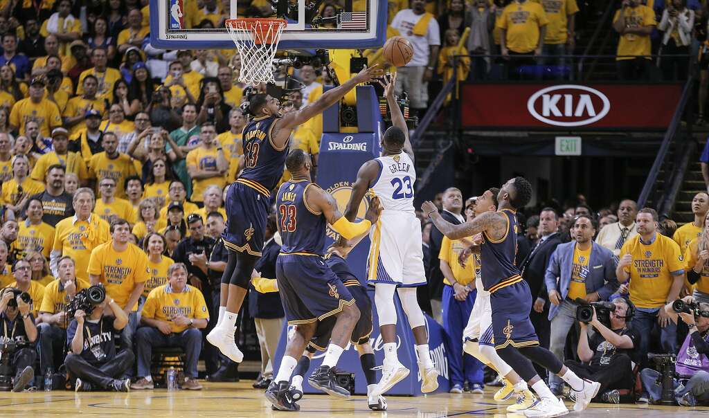 Golden State Warriors' Draymond Green tries to get a rebound late in the fourth period during Game 2 of The NBA Finals on Sunday, June 7, 2015 in Oakland, Calif. Photo: Carlos Avila Gonzalez, The Chronicle