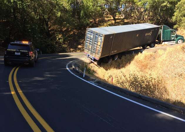 Dangling big-rig trailer closes Lucas Valley Rd. in San Rafael
