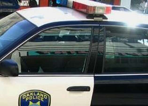 2 carjacking suspects arrested after chase in Oakland