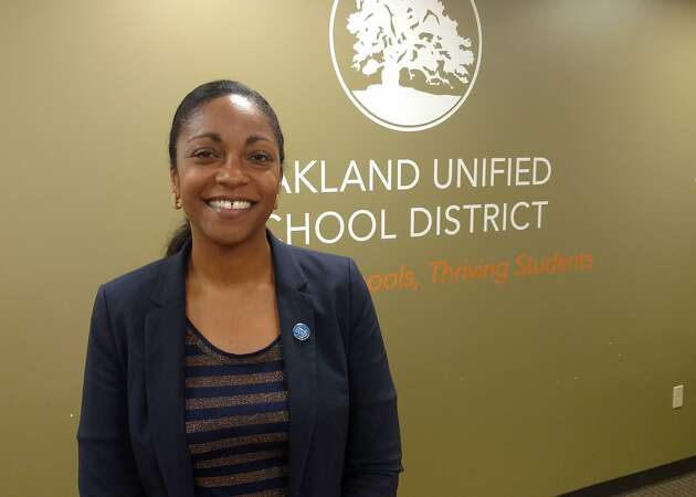 Oakland schools pick superintendent amid budget mess