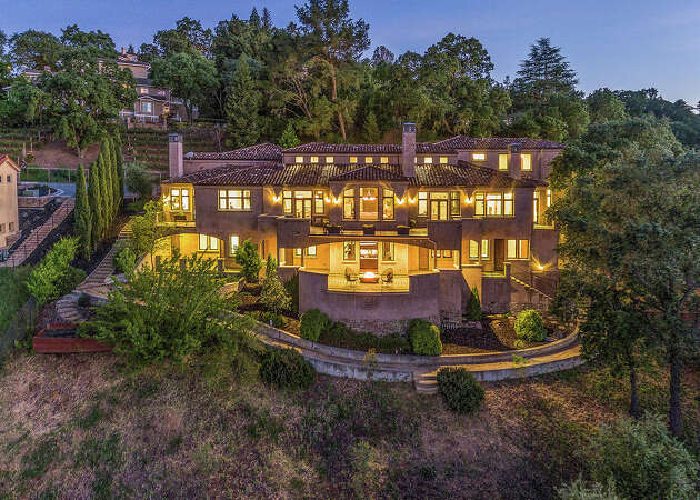 Another price cut: Is Steph Curry's East Bay estate now a score?