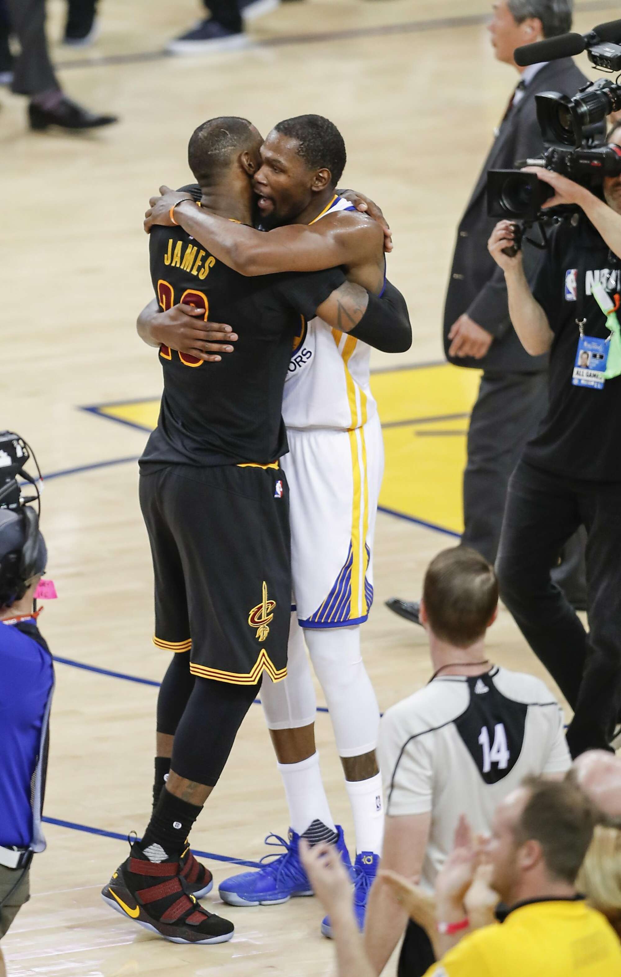 Photos: Warriors beat Cavaliers to claim 2017 NBA championship