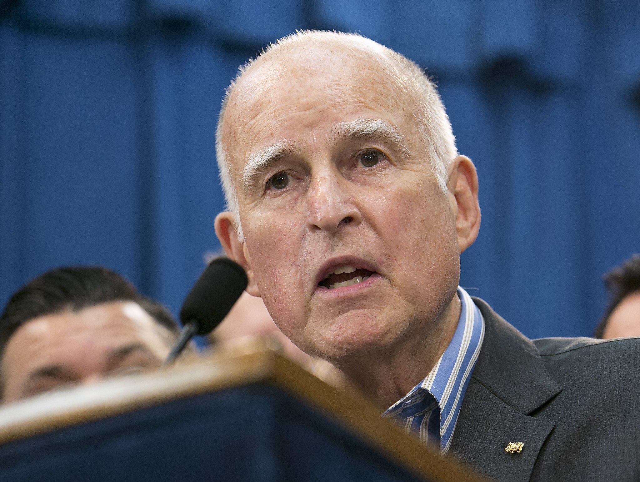 Jerry Brown signs bill making California a sanctuary state